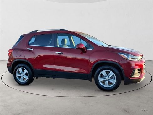 Used 2019 Chevrolet Trax LT w/ LT Convenience Package image 4