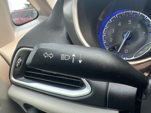 Certified 2024 Chrysler Pacifica Touring-L FWD image 24