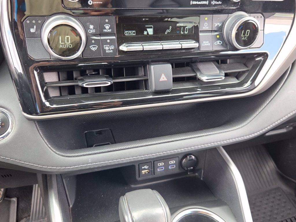 Used 2022 Toyota Highlander XLE FWD image 30