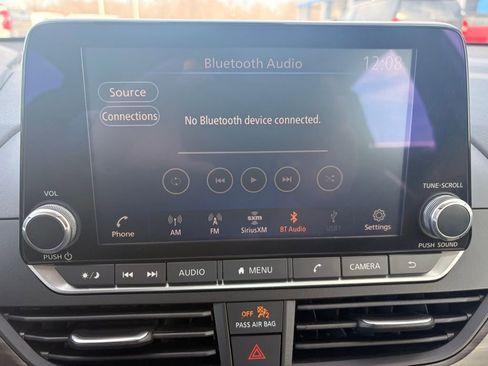 Used 2024 Nissan Altima 2.5 SV FWD image 19