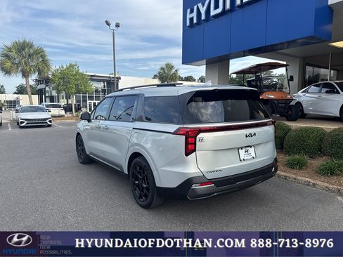 Used 2025 Kia Carnival SX FWD image 4