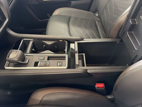 Certified 2025 Nissan Pathfinder Platinum w/ Lighting Package (N93) image 29