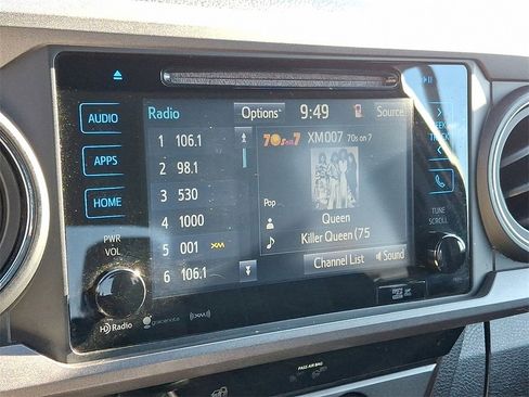 Used 2018 Toyota Tacoma TRD Sport image 16