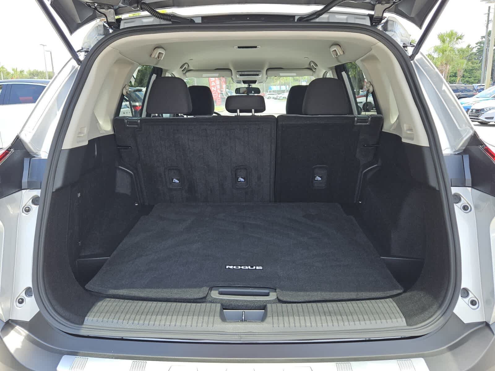 Used 2023 Nissan Rogue SV FWD image 6