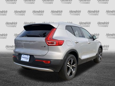 Used 2025 Volvo XC40 B5 Core image 10