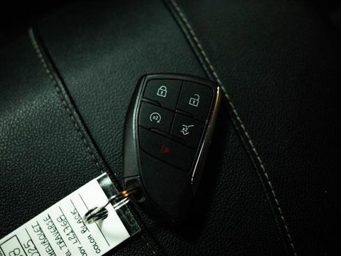 Used 2025 Chevrolet Traverse LT image 24