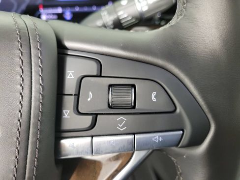 Used 2024 Cadillac Escalade ESV Premium Luxury Platinum AWD/4WD image 25
