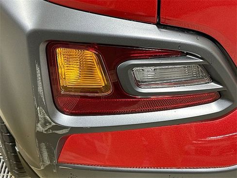 Used 2021 Hyundai Kona Limited image 32