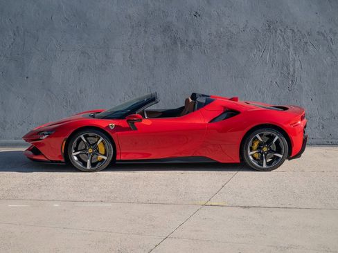 Used 2024 Ferrari SF90 Spider image 4