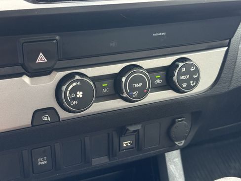 Used 2020 Toyota Tacoma SR w/ SR Convenience Package RWD image 19