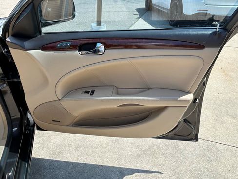Used 2008 Buick Lucerne CXS FWD image 16