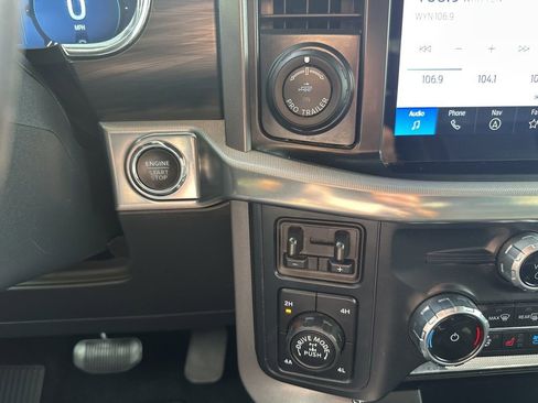 Used 2025 Ford F150 Lariat w/ Equipment Group 501A Mid image 29