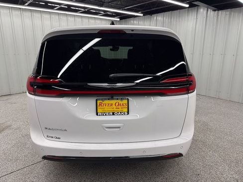 New 2026 Chrysler Pacifica Select image 5