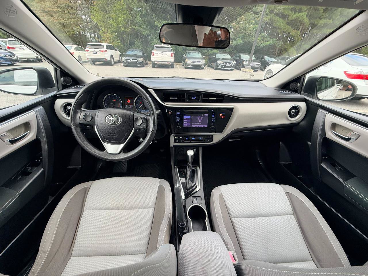 Used 2018 Toyota Corolla LE FWD image 2