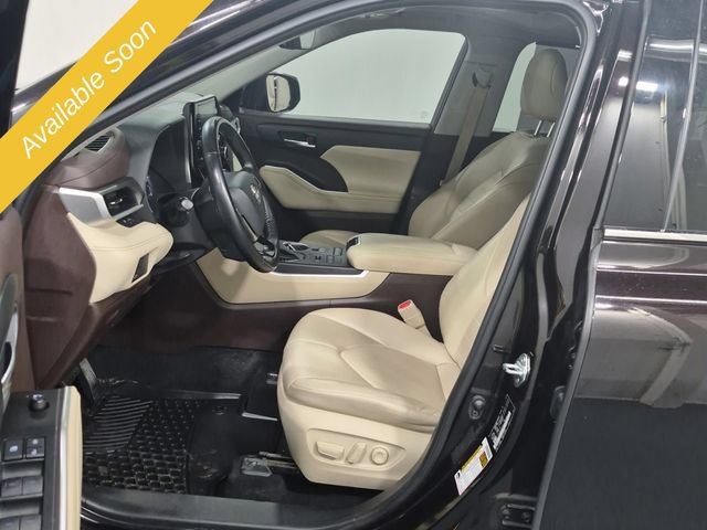 Used 2021 Toyota Highlander XLE AWD/4WD image 10