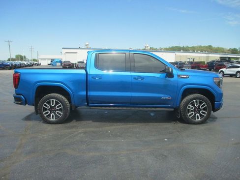 Used 2024 GMC Sierra 1500 AT4 w/ Technology Package AWD/4WD image 5