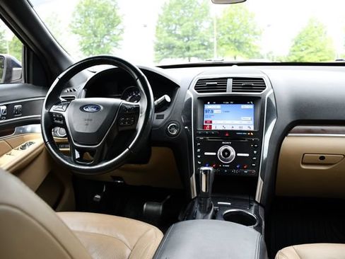 Used 2017 Ford Explorer Limited w/ Equipment Group 301A AWD/4WD image 22