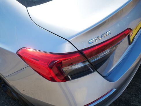 Used 2023 Honda Civic Sport image 17