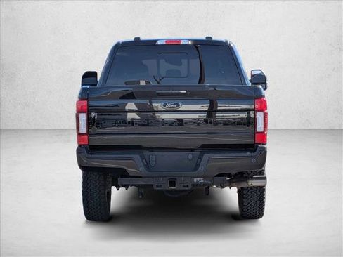 Used 2022 Ford F250 Lariat w/ Black Appearance Package image 7