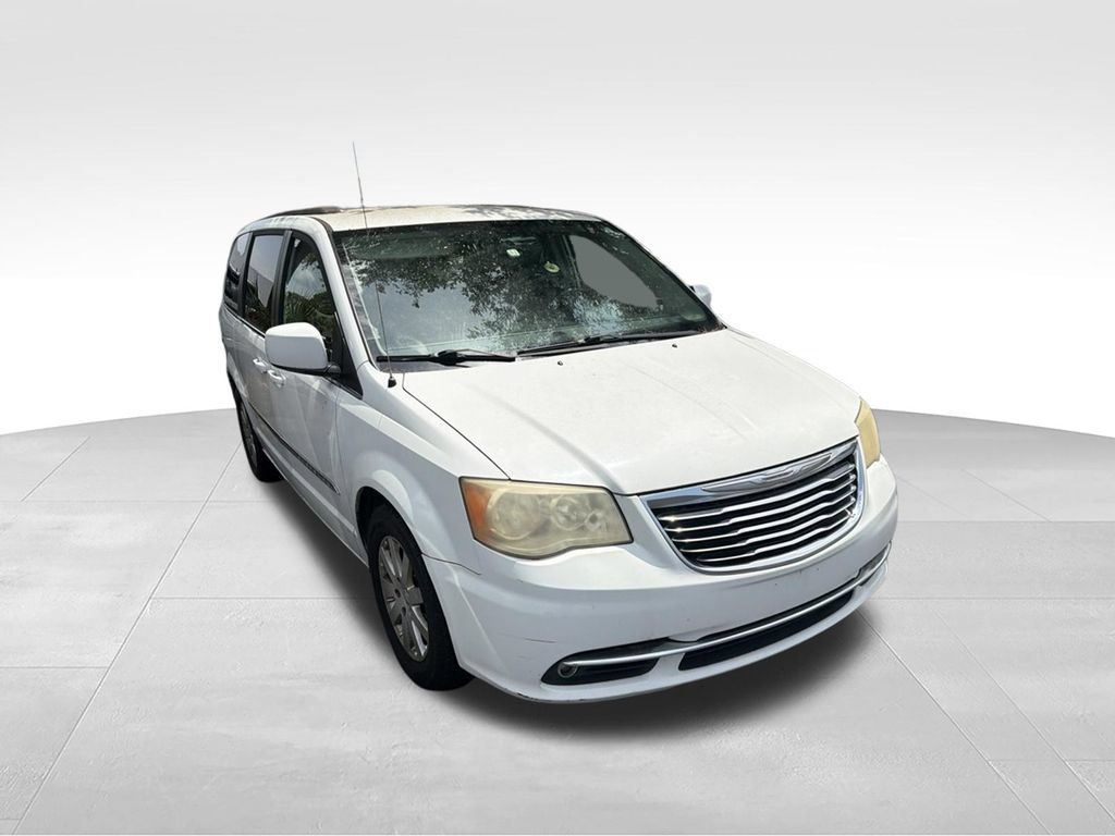 Used 2014 Chrysler Town & Country Touring FWD image 2