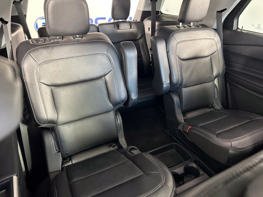 Used 2021 Ford Explorer Limited w/ Equipment Group 301A AWD/4WD image 26