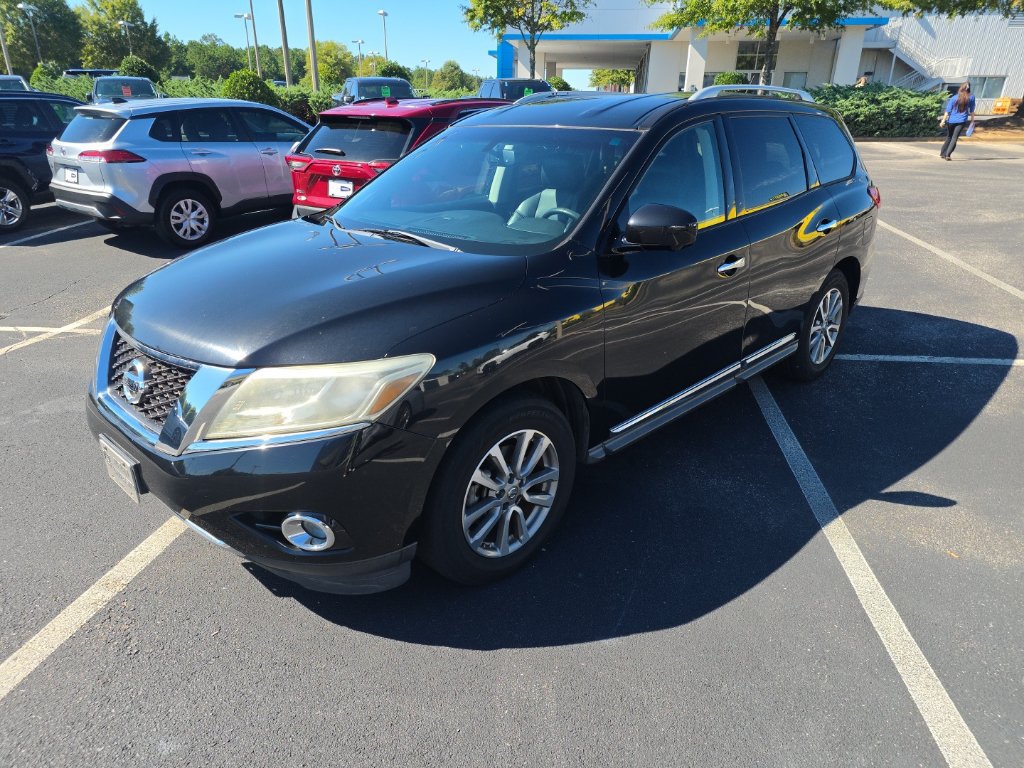 Used 2015 Nissan Pathfinder SL w/ SL Tech Package FWD image 2