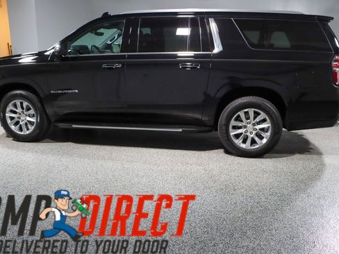 Used 2021 Chevrolet Suburban Premier w/ Premium Package image 10