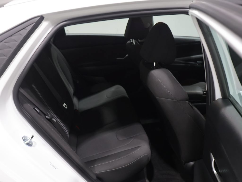 Used 2026 Hyundai Elantra Hybrid FWD image 20
