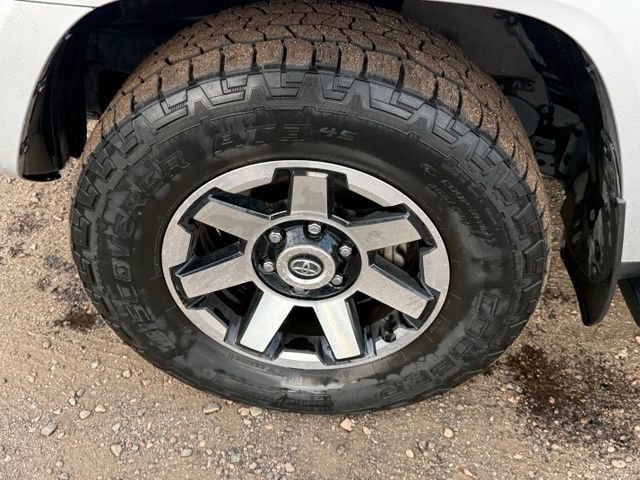 Used 2022 Toyota 4Runner TRD Off-Road Premium AWD/4WD image 10