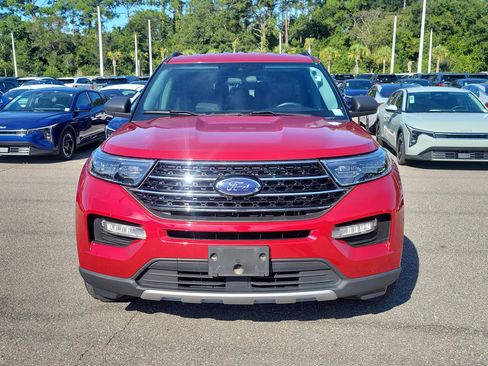Used 2021 Ford Explorer XLT w/ Equipment Group 202A RWD image 2