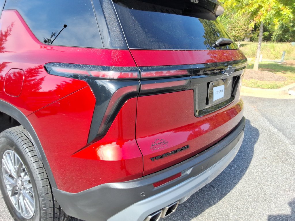 Certified 2026 Chevrolet Traverse LT w/ Driver Confidence Package FWD image 13
