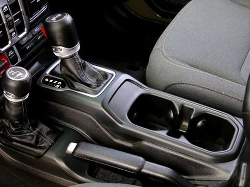 Used 2025 Jeep Wrangler Unlimited Sport AWD/4WD image 19