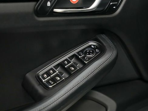 Certified 2021 Porsche Macan S image 23