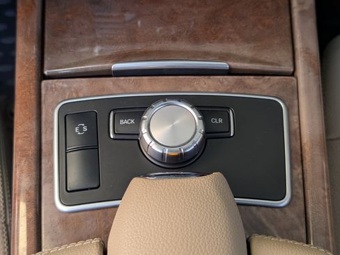 Used 2013 Mercedes-Benz E 350 Sedan image 33
