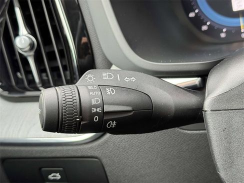 Certified 2025 Volvo XC60 B5 Plus image 21
