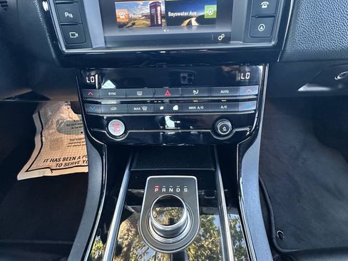 Used 2017 Jaguar XE Premium RWD image 14