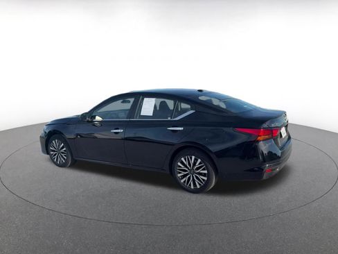 Used 2025 Nissan Altima 2.5 SV image 10