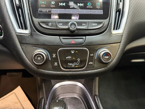 Used 2018 Chevrolet Malibu LT image 22