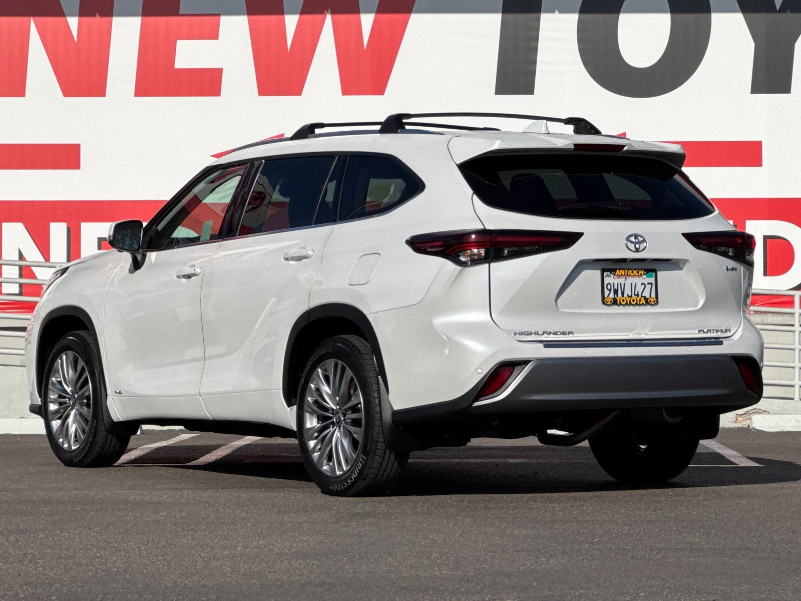 Used 2026 Toyota Highlander Platinum AWD/4WD image 3