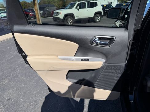 Used 2020 Dodge Journey SE image 16