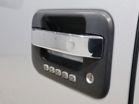 Used 2011 Ford F150 XLT w/ XLT Chrome Pkg image 11