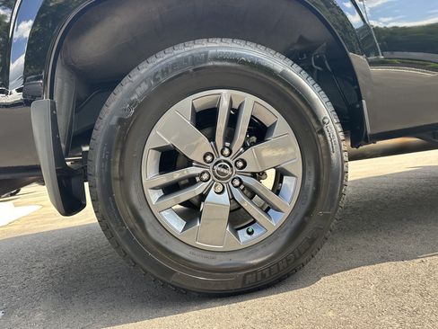 Used 2025 Nissan Frontier SV RWD image 17