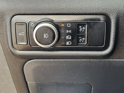 Used 2024 Ford Explorer XLT w/ Equipment Group 202A RWD image 21