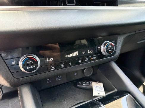 Used 2024 Mitsubishi Outlander SE Black Edition FWD image 28