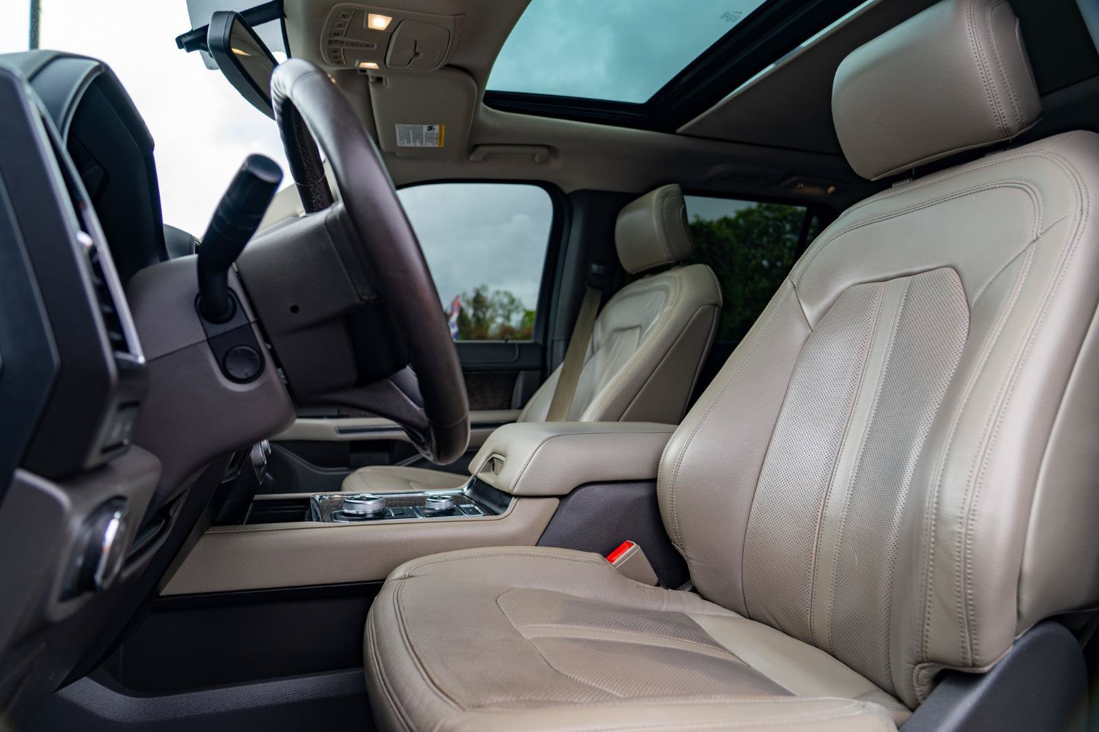 Used 2018 Ford Expedition Limited AWD/4WD image 16
