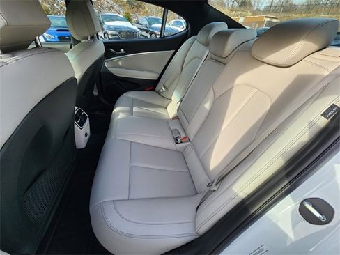 Used 2025 Genesis G70 2.5T image 21