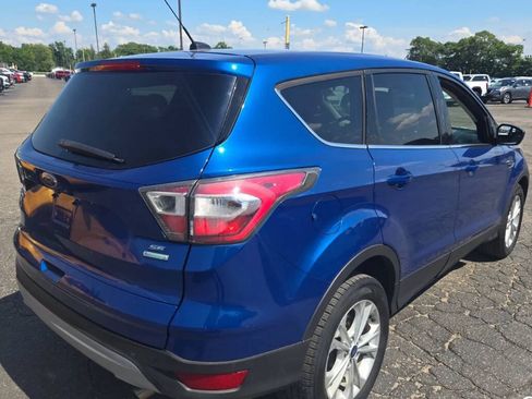 Used 2017 Ford Escape SE FWD image 3