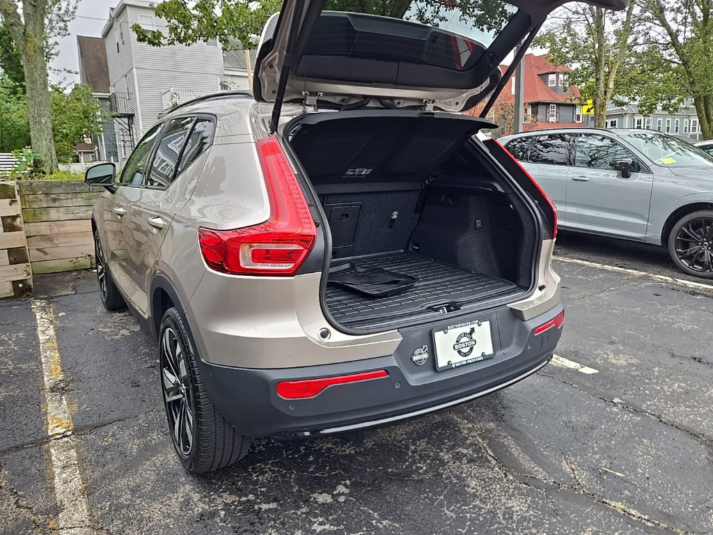 Certified 2024 Volvo XC40 B5 Plus w/ Climate Package AWD/4WD image 12