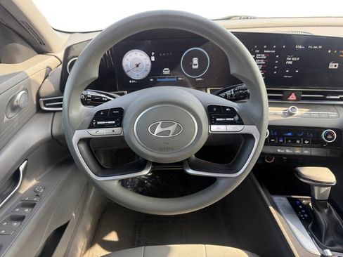Used 2024 Hyundai Elantra SEL image 13