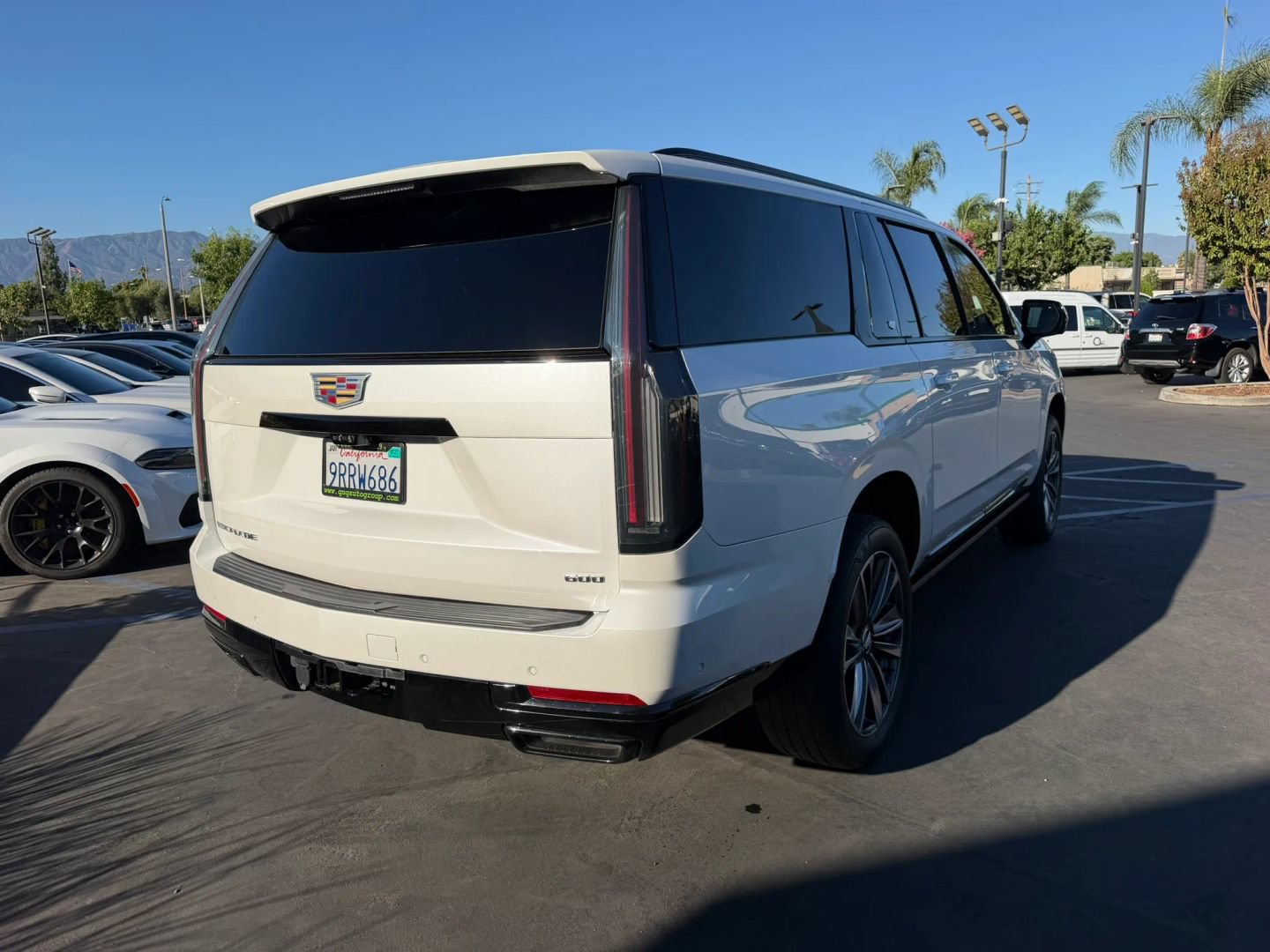 Used 2025 Cadillac Escalade ESV Sport AWD/4WD image 8